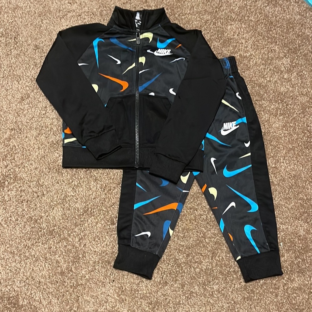 Nike Toddler Sportswear Tracksuit, jacket with matching pants. Size 2T.
